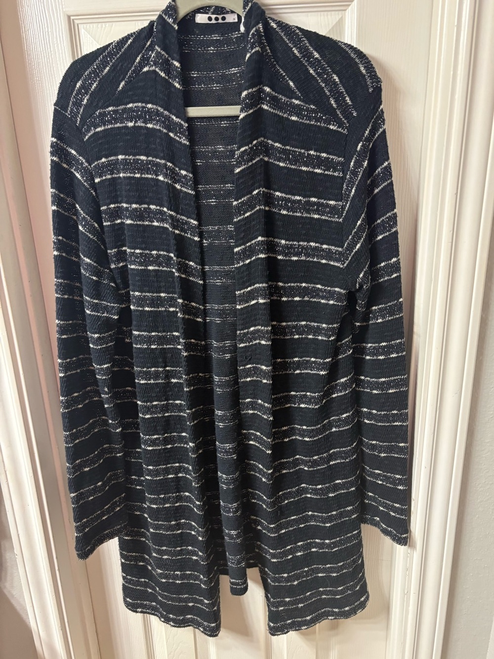3 DOTS LONG SWEATER CIAT of Duster . Blk&white w metallic threads sz XL
